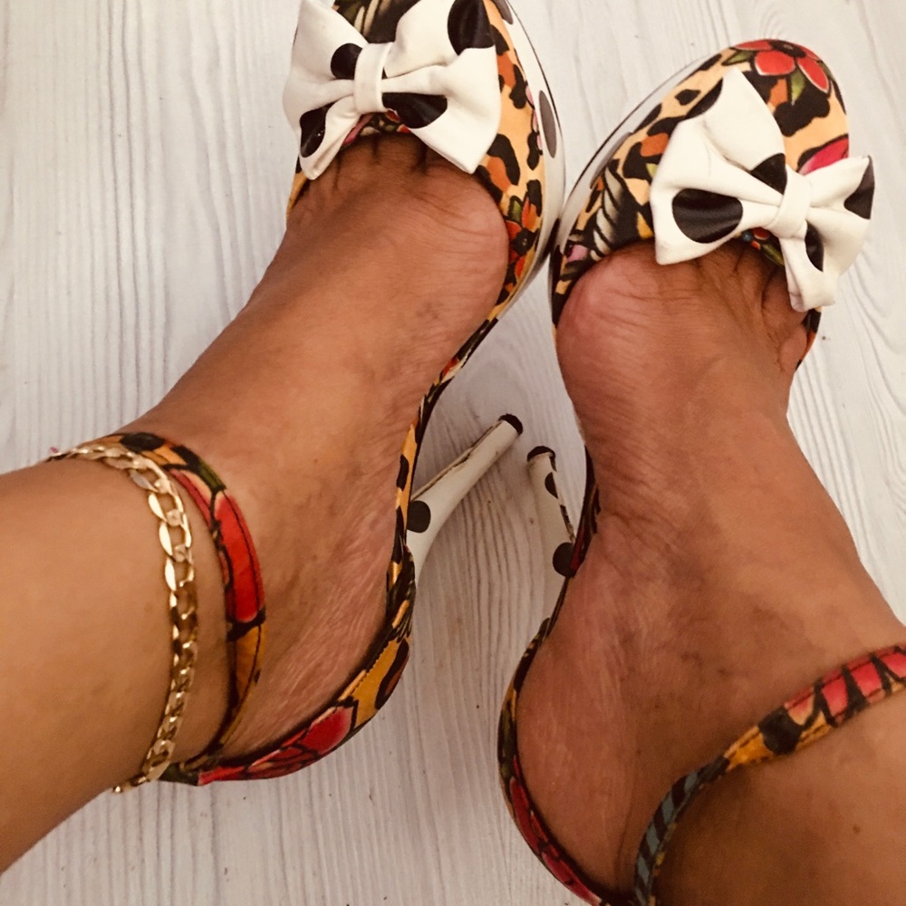 Polka Dots Bow Classic Shoes.